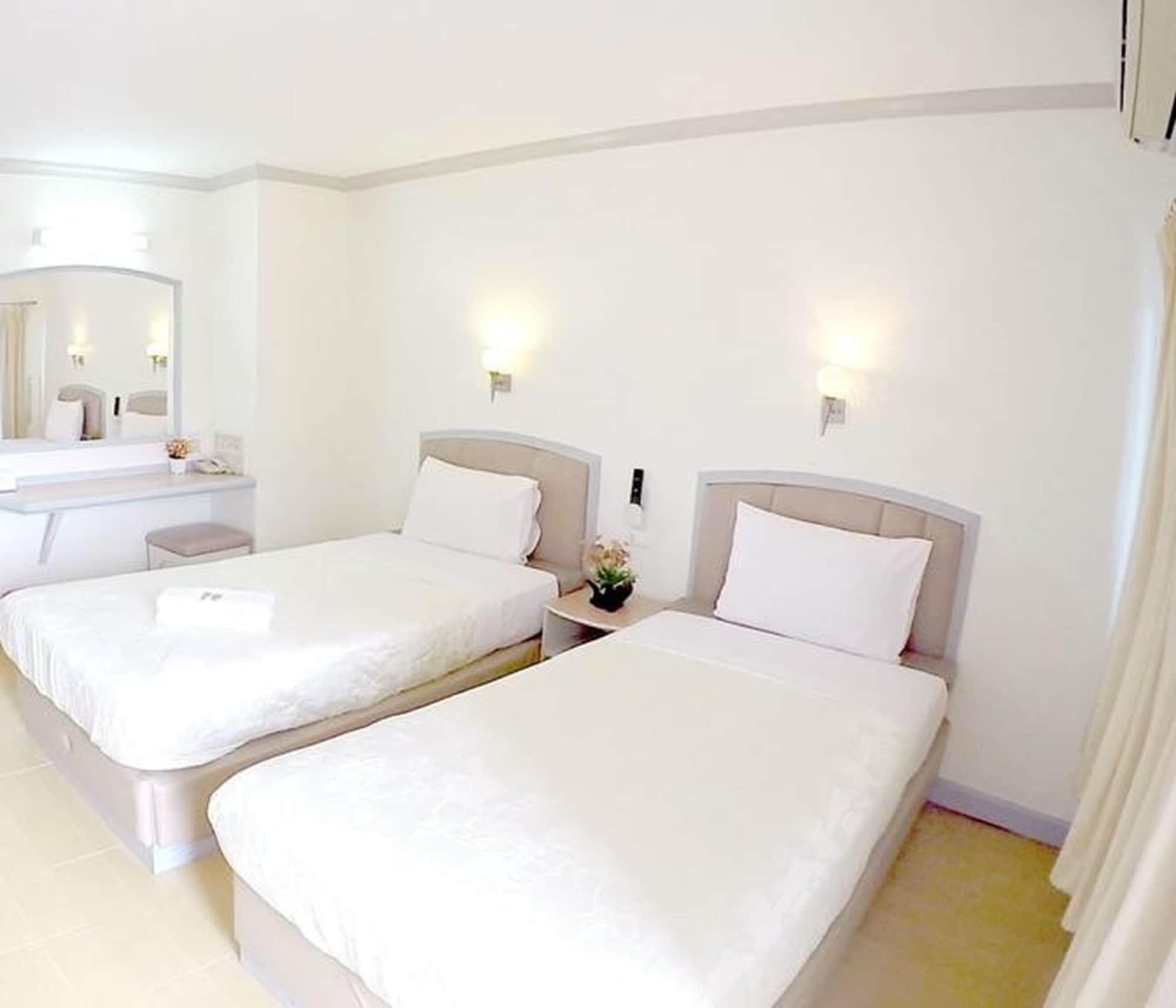 P.A. Place Hotel Nakhon Sawan Exterior foto
