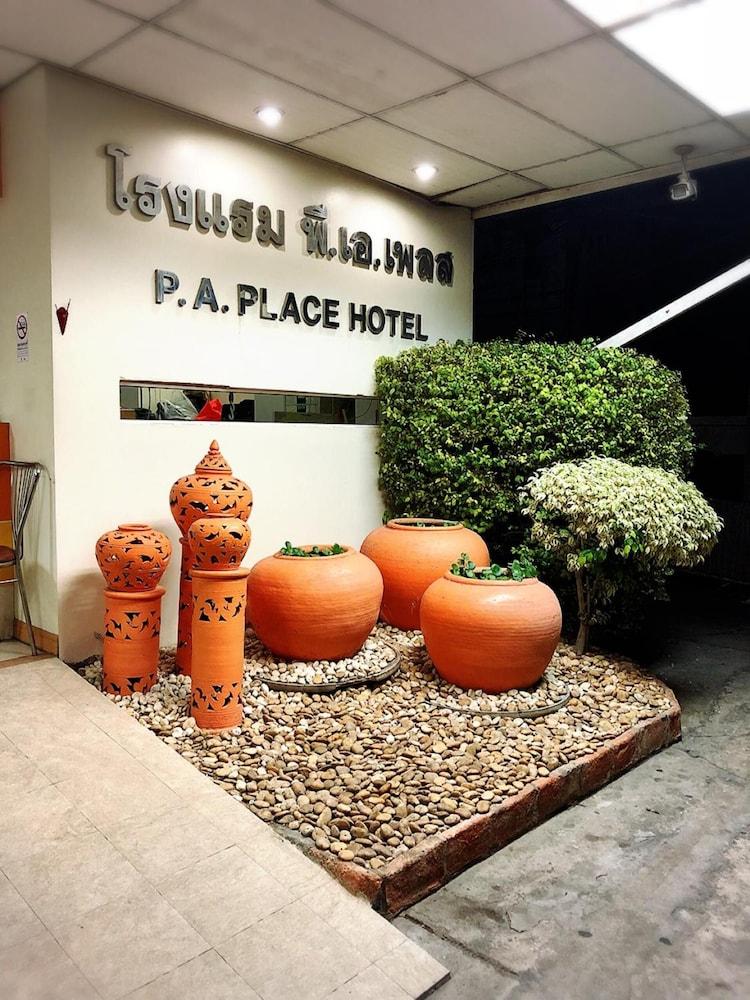 P.A. Place Hotel Nakhon Sawan Exterior foto