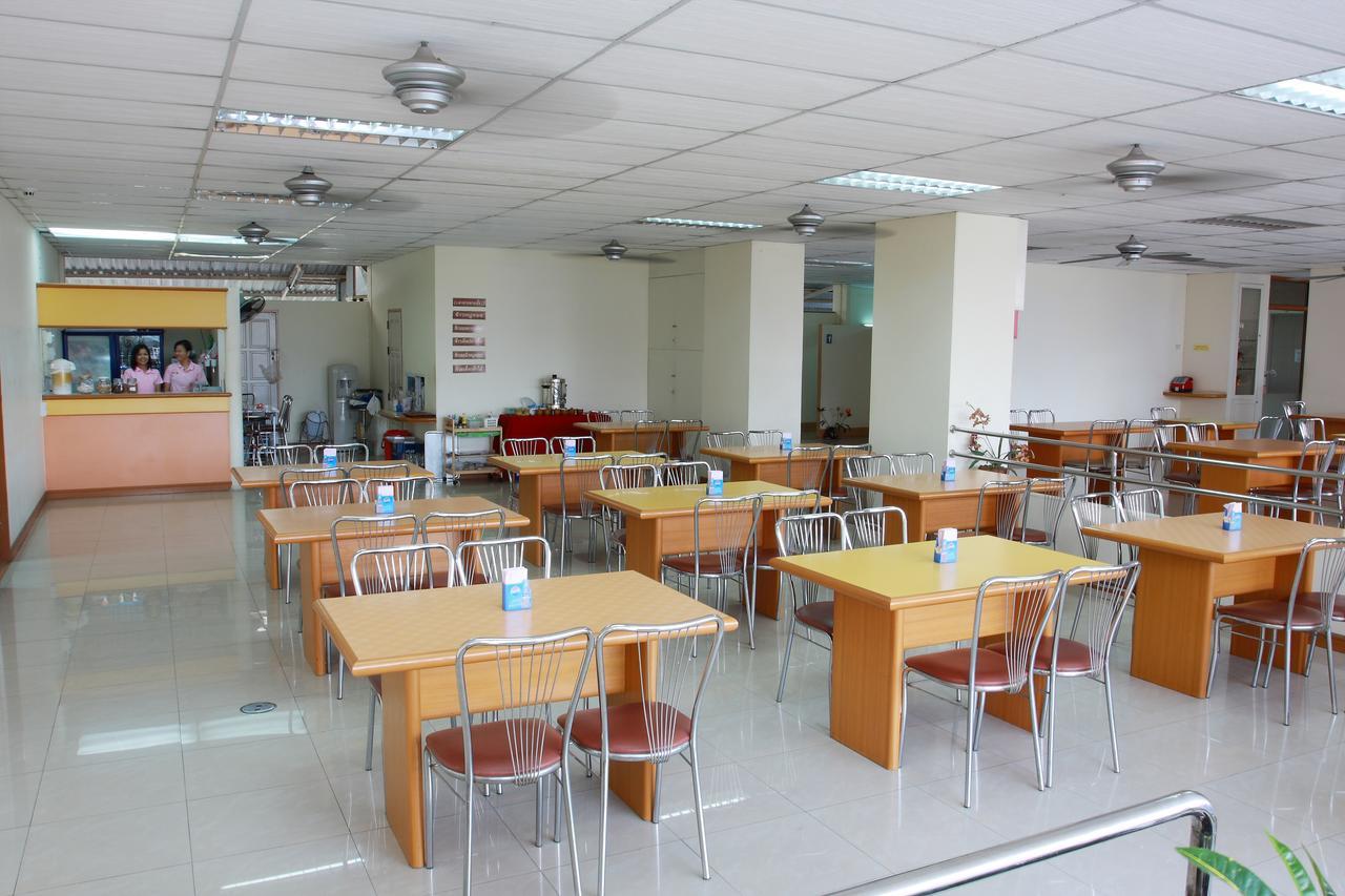 P.A. Place Hotel Nakhon Sawan Exterior foto