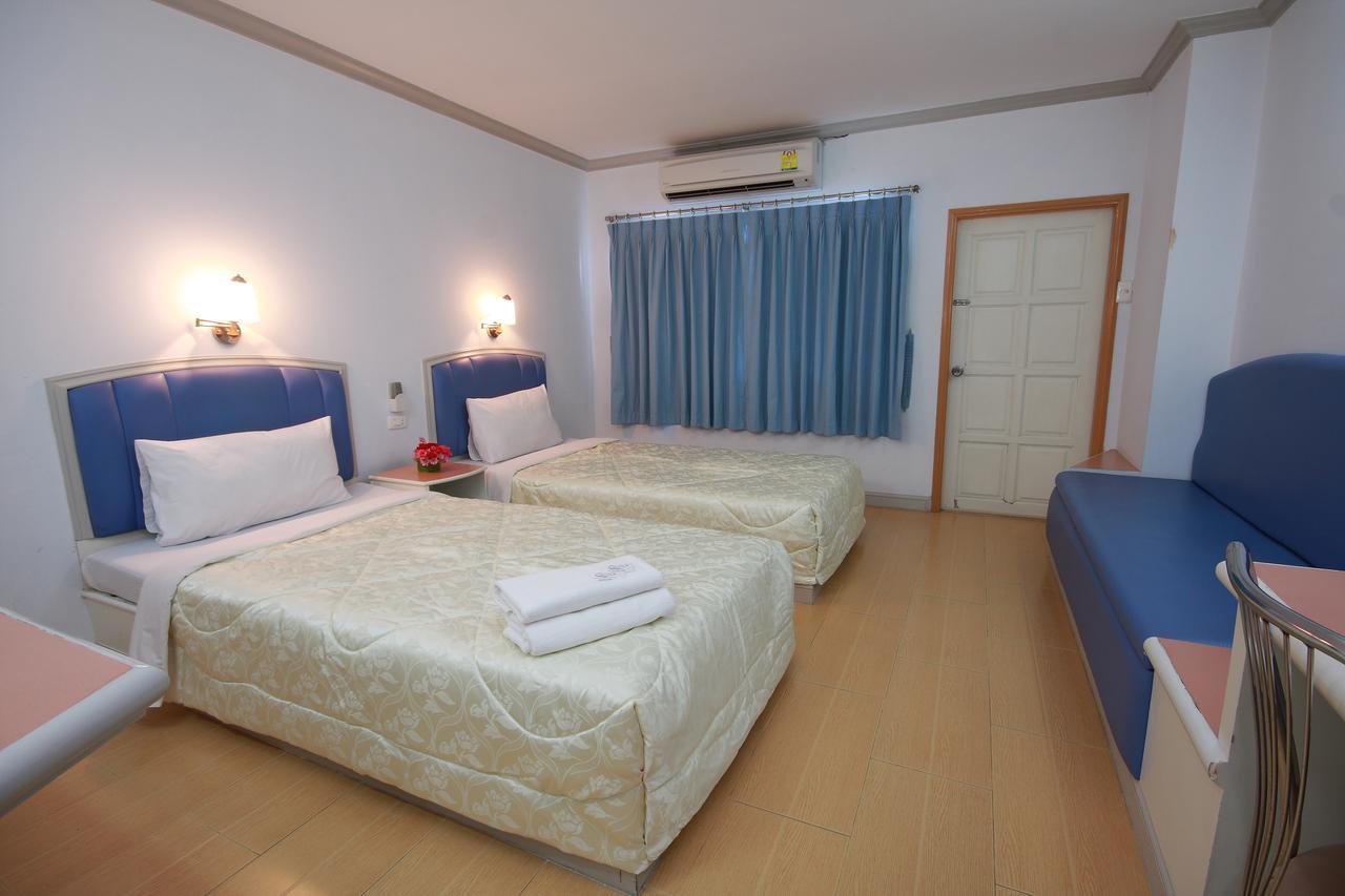 P.A. Place Hotel Nakhon Sawan Exterior foto