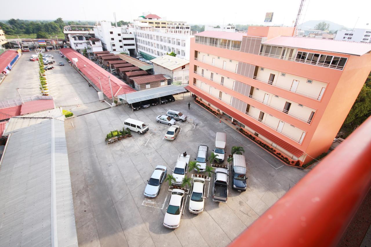 P.A. Place Hotel Nakhon Sawan Exterior foto